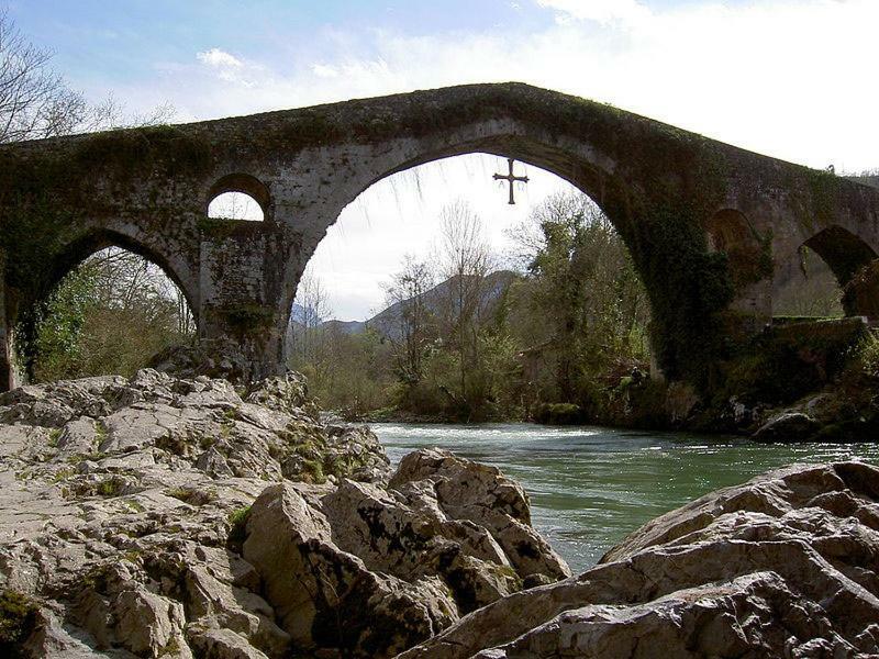 Apartamentos Cangas Relax En Grupo Cangas de Onis Luaran gambar